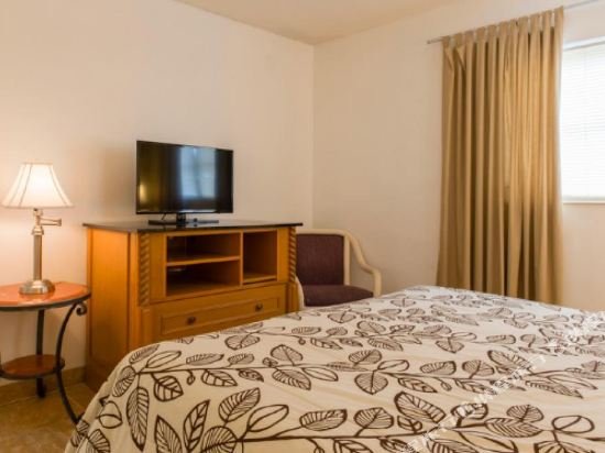 Фото Carriage House Resort Motel