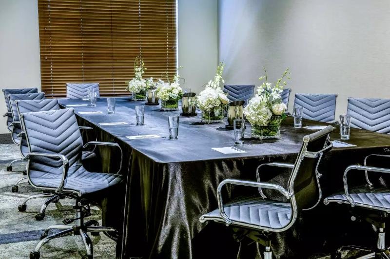 Фото Cambria Hotel Omaha Downtown