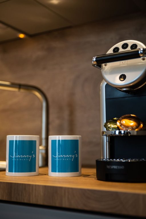 Фото Jimmy's Apartments Emerald