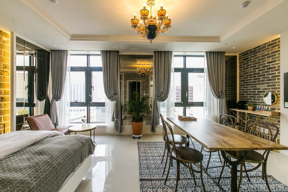 Фото February Hotel The Signature Dongseongro