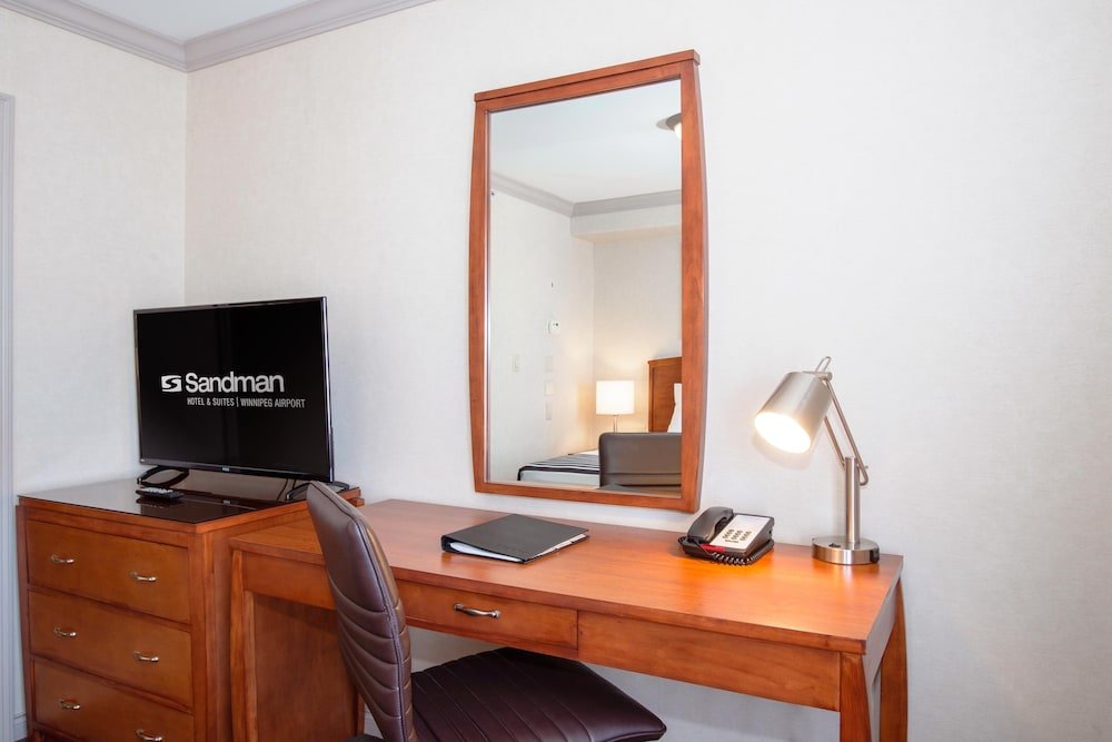 Фото Sandman Hotel & Suites Winnipeg Airport