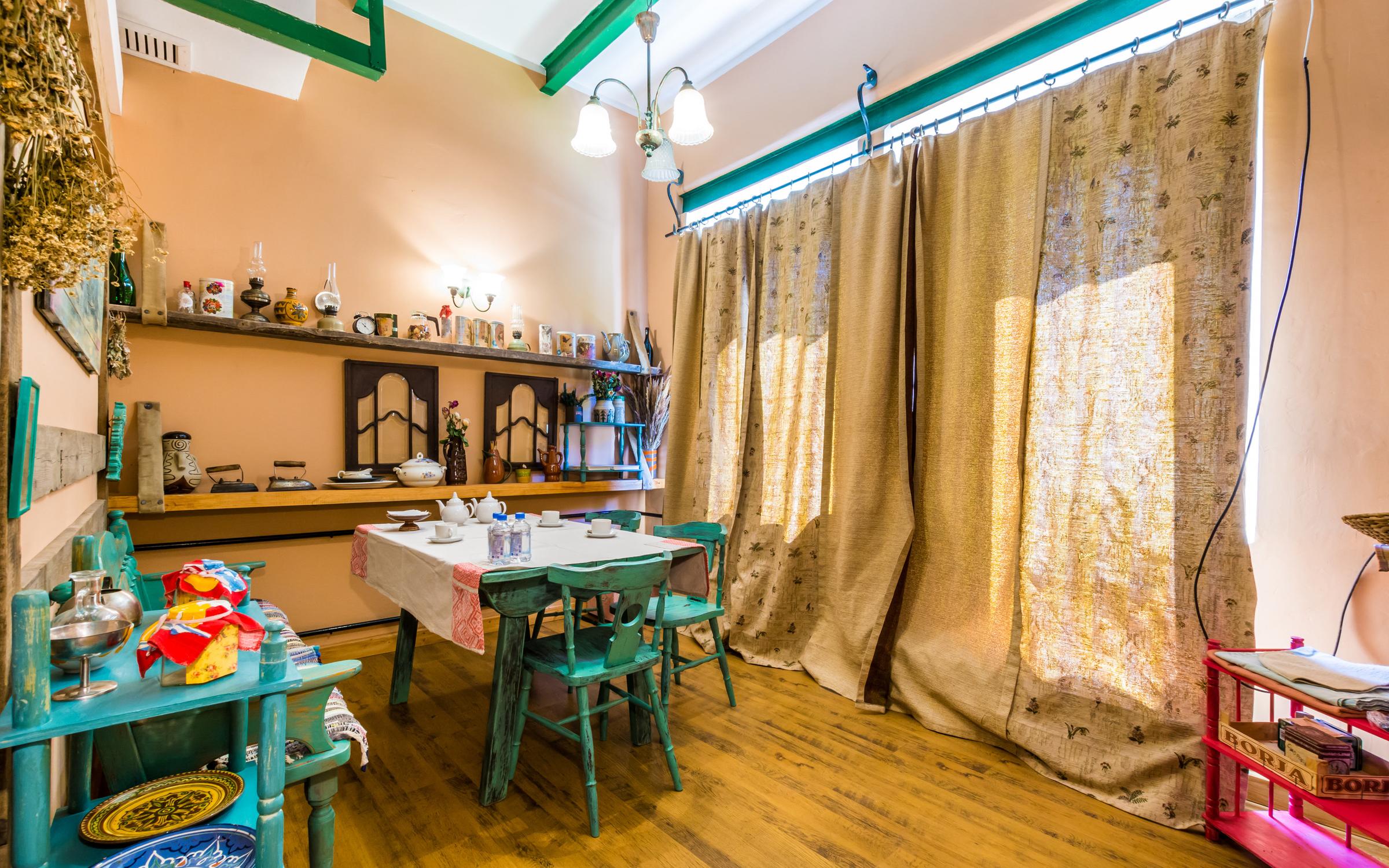 Фото Каморка с Лежанкой у окна