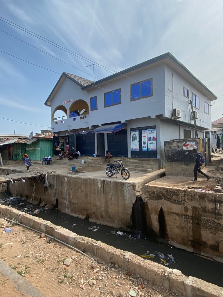 Pharmacy Salisu K. Ninche medince counter Assistant, Accra, photo