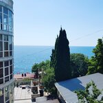 Lazurnuy (Набережная улица, 16), hotel