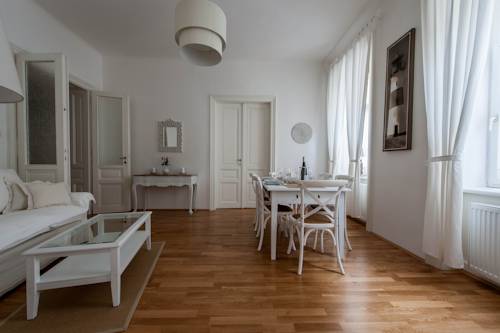 Фото Beautiful Home - Riverside Apartment