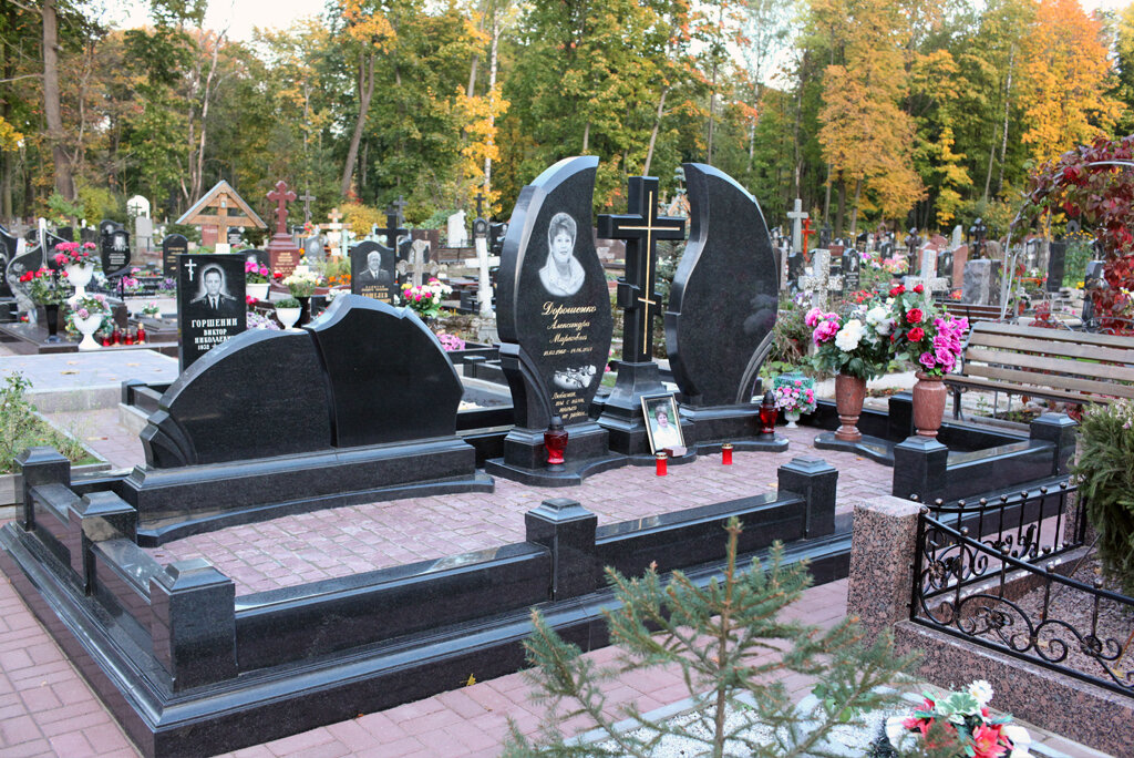 Production of tombstones Монумент, Gomel, photo