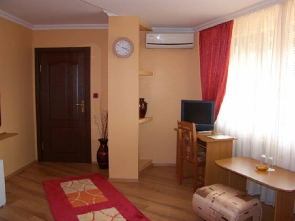 Фото Family Hotel Silvestar