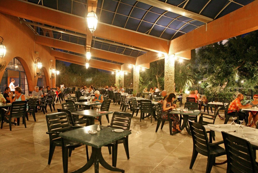 Фото Navarria Hotel