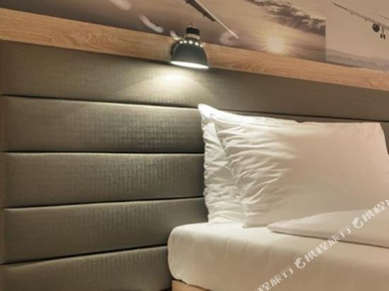 Фото Ramada Airport Hotel Prague