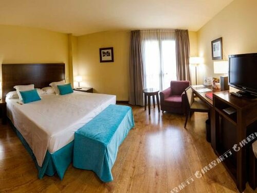 Внешний вид отеля Grand Hotel Ciudad De Barbastro в Барбастре, фото 3