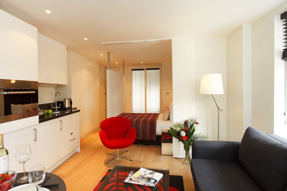 Фото Red Lion Court by City2Stay