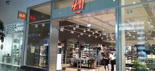 Clothing store H&M, Kotelniki, photo