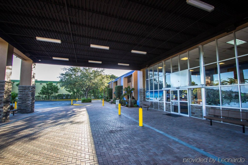 Фото Rodeway Inn & Suites Fort Lauderdale Airport & Cruise Port