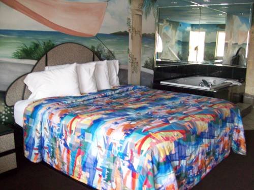 Фото Luxury Inn and Suites Seaworld Lackland