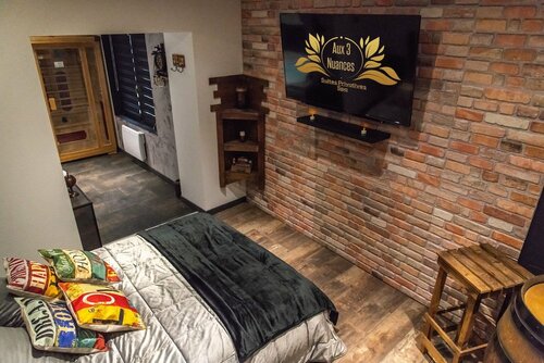 Гостиница Aux 3 Nuances Suites Privatives & SPA в Кале