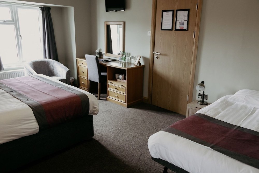 Фото St Davids Cross Hotel