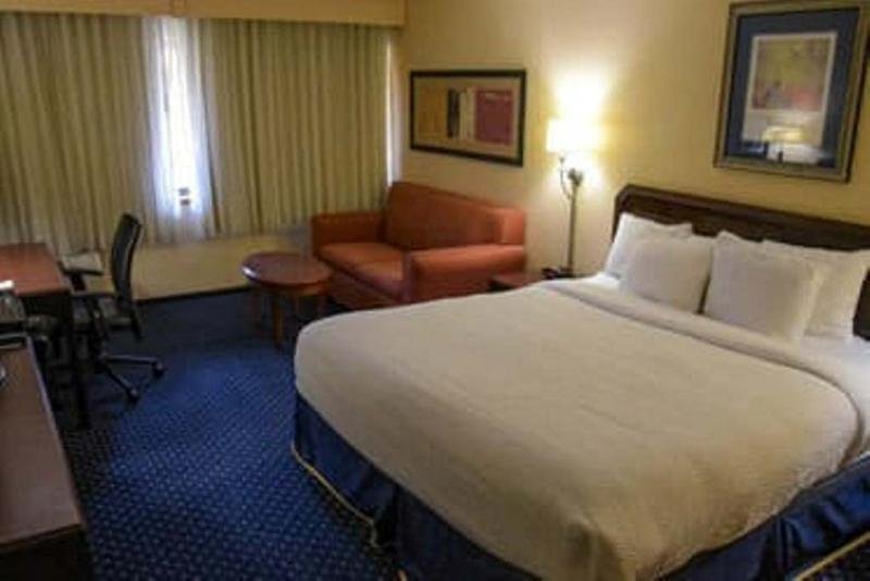 Фото Wyndham Garden Fort Wayne