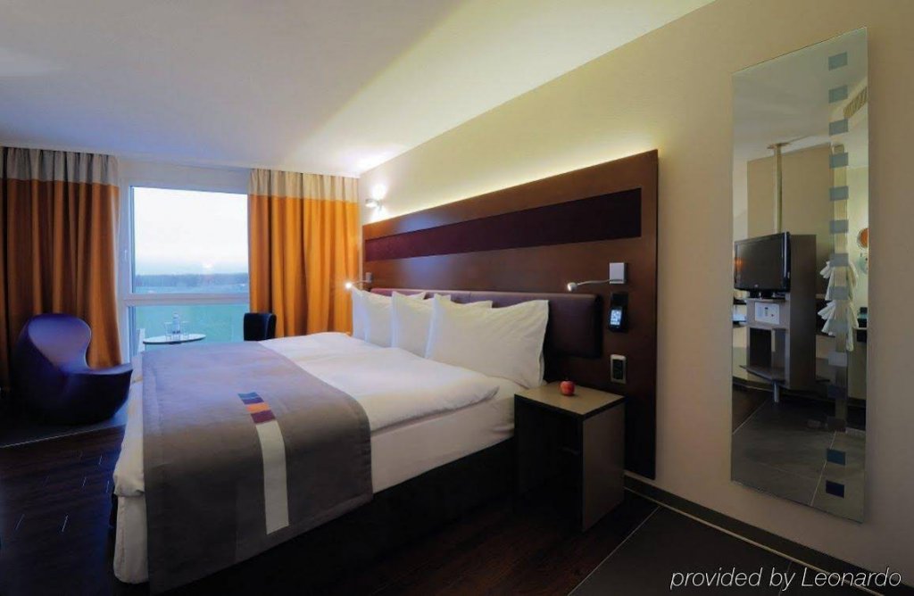 Фото Park Inn by Radisson Zurich Airport