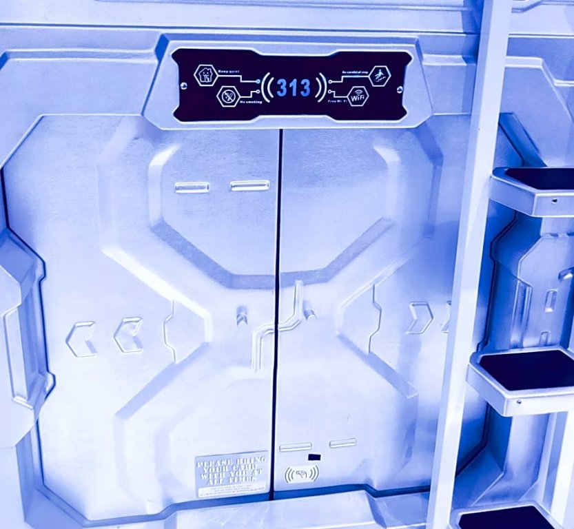 Фото Met A Space Pod @ Arab Street