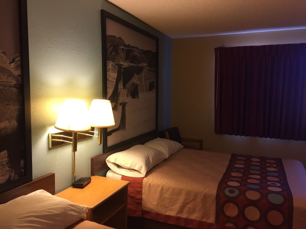 Фото Super 8 by Wyndham Raton