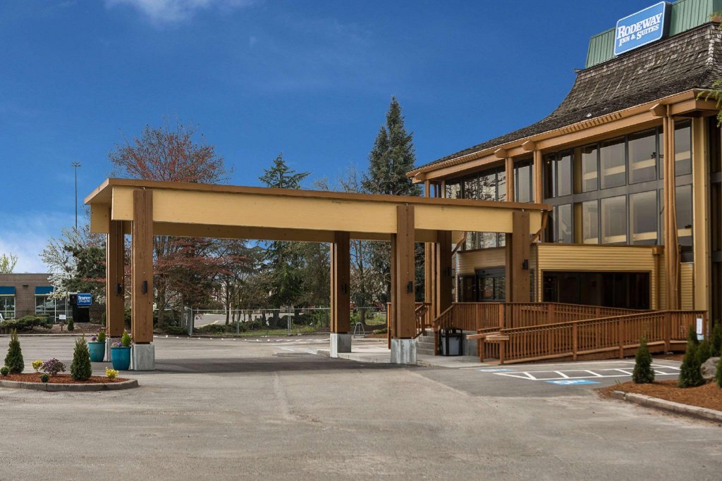 Фото Rodeway Inn & Suites Portland - Jantzen Beach