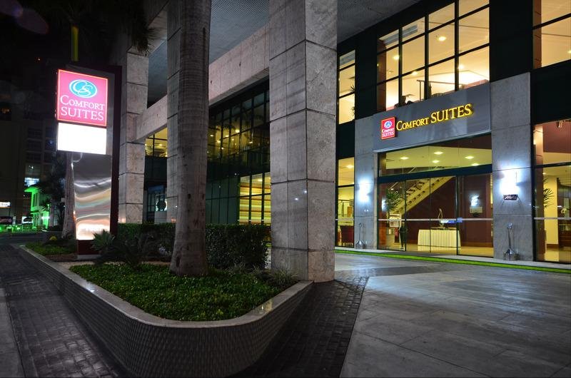 Фото Comfort Suites Vitoria