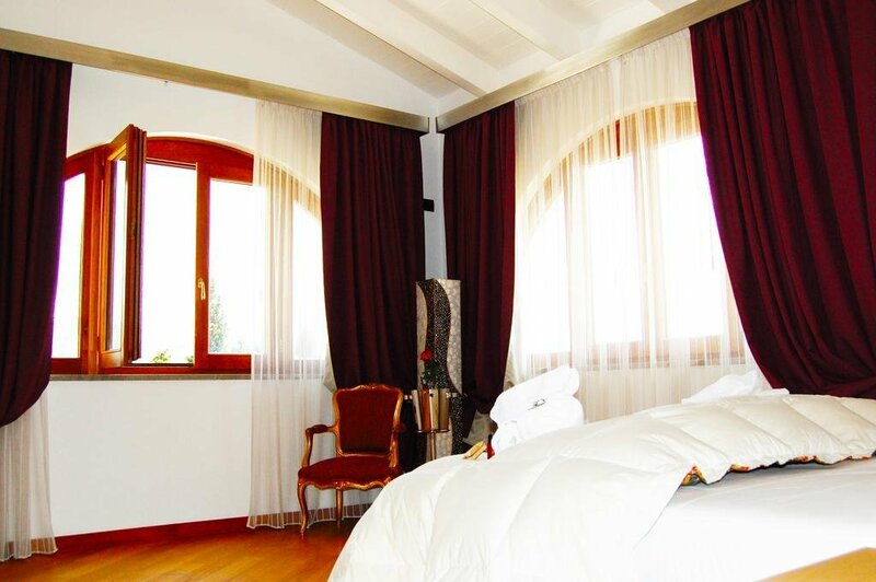 Гостиница Kalos Relais