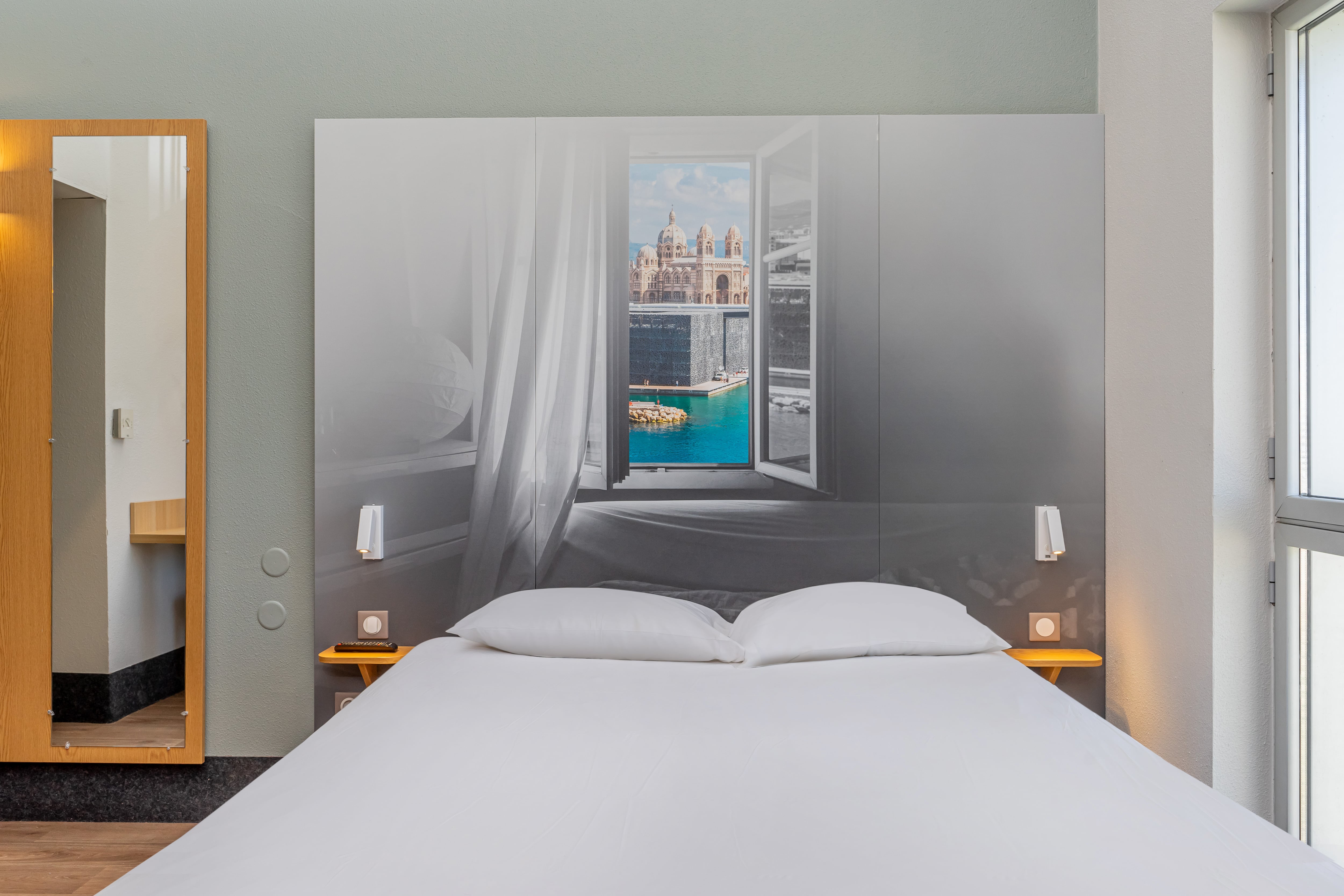 Фото B&B Hôtel Marseille Euromed