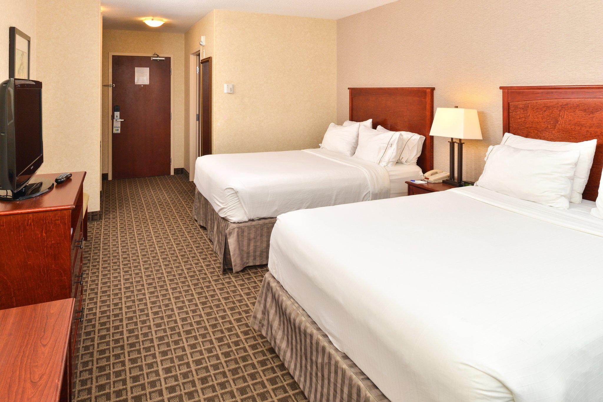 Фото Holiday Inn Express and Suites Edmonton North
