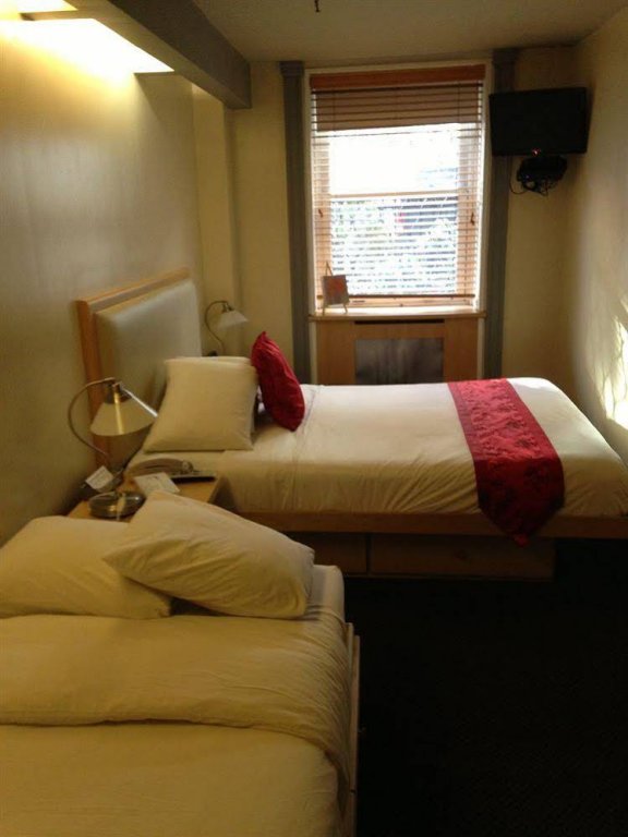 Фото Colonial House Inn