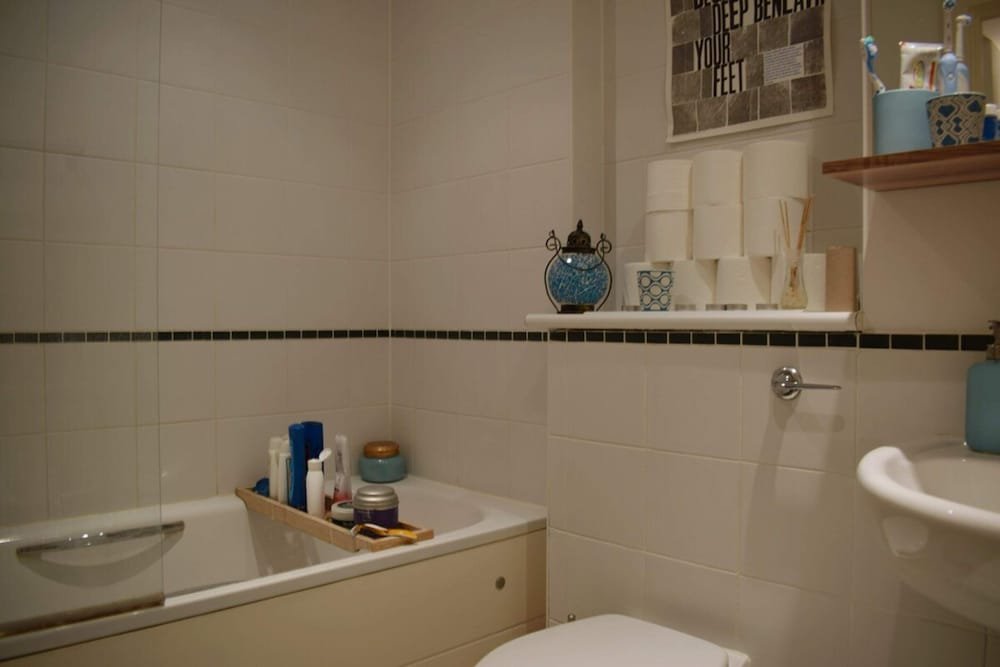 Фото Lovely Victorian Flat for 6 in Stoke Newington