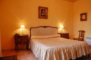 Chateau De Quineville (Normandie, Departеment Manche, Arrondissement de Cherbourg, Quinéville, Rue de l'Église, 18), hotel