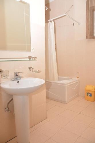 Фото Garr Hotel