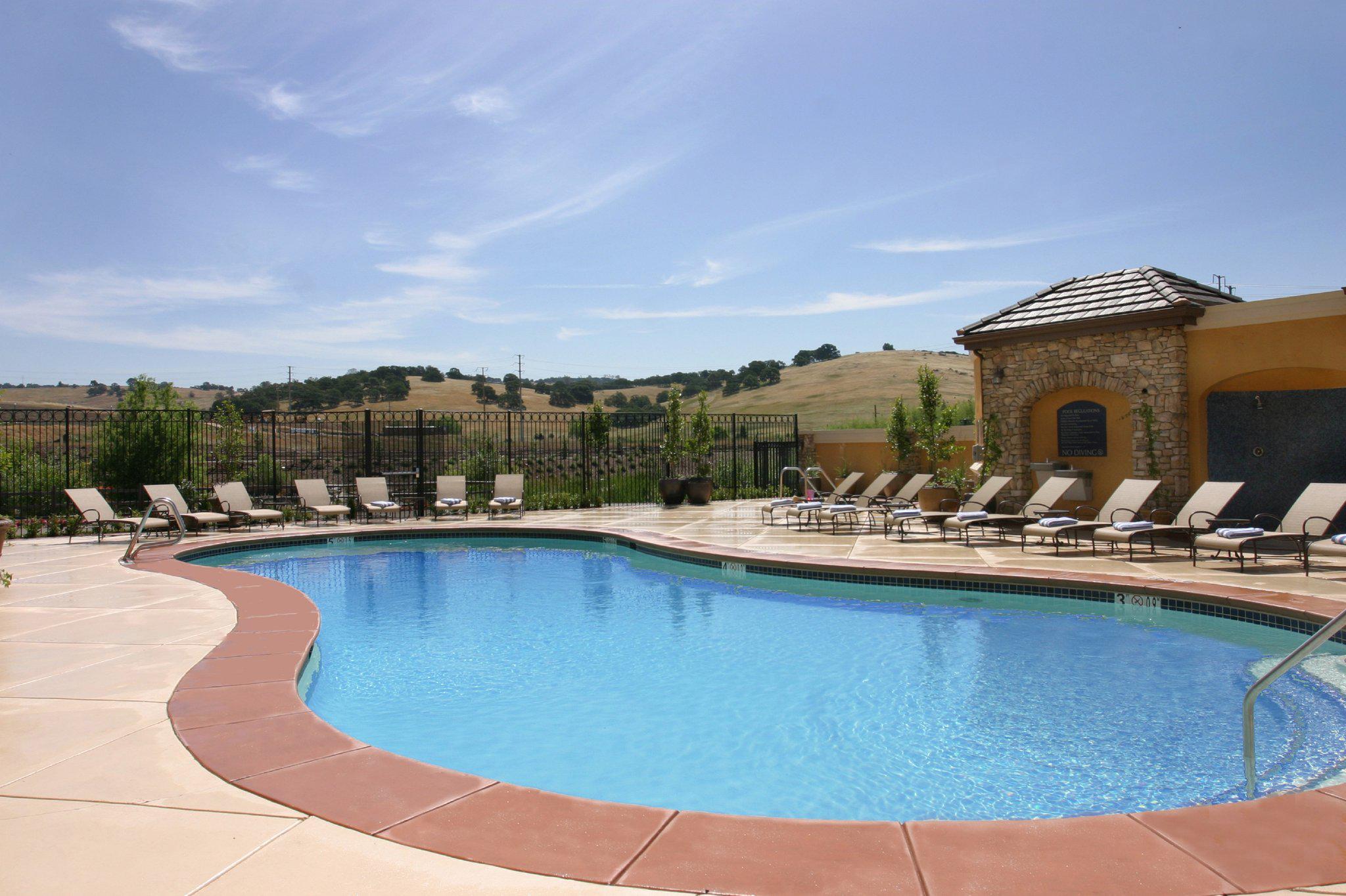 Фото Holiday Inn Express Hotel & Suites El Dorado Hills, an Ihg Hotel