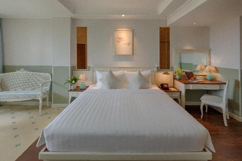 Фото Au Lac Charner Hotel