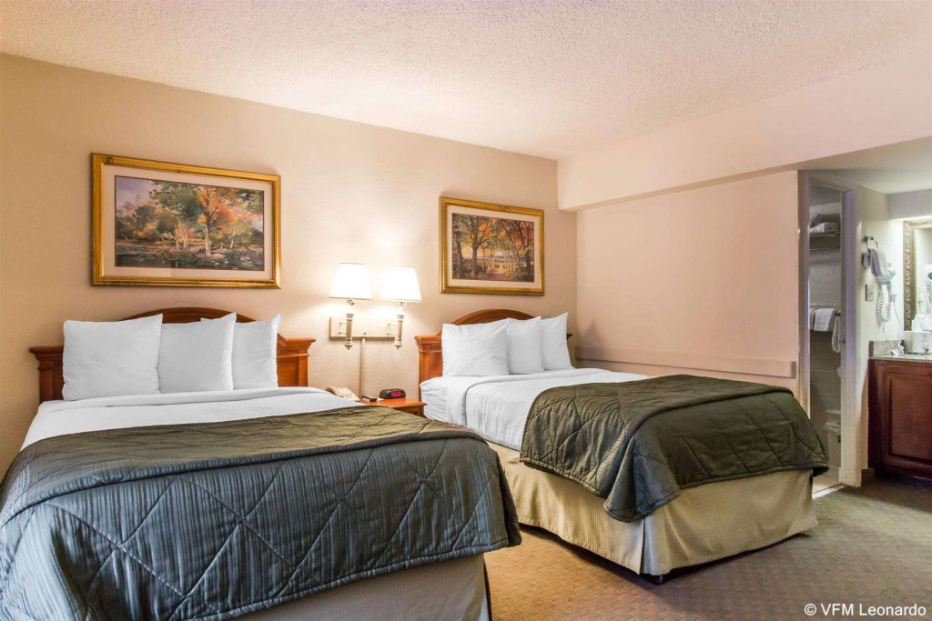 Фото Quality Inn Savannah Historic District