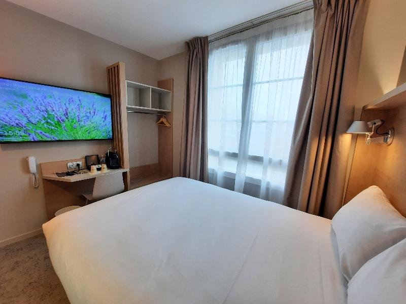 Фото Campanile Caen Centre Gare