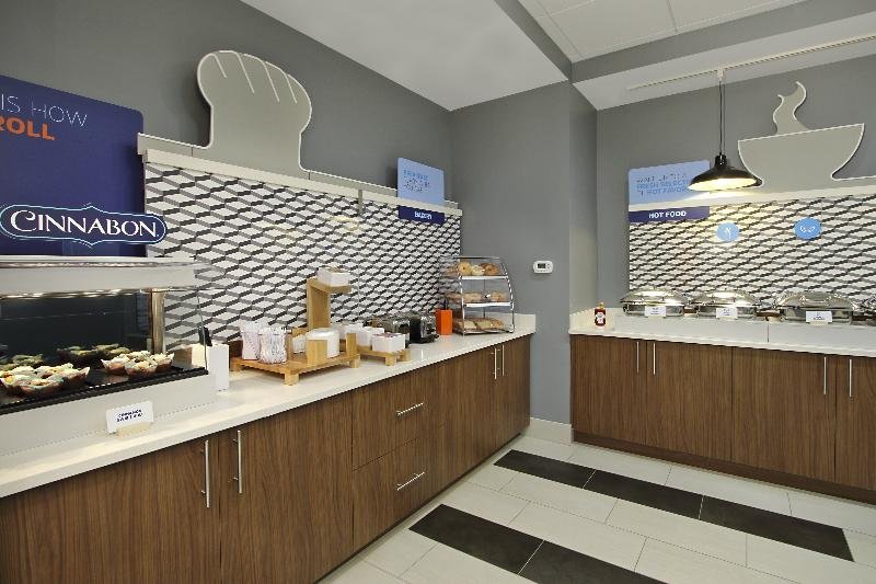 Фото Holiday Inn Express & Suites Dallas-Frisco NW Toyota Stdm