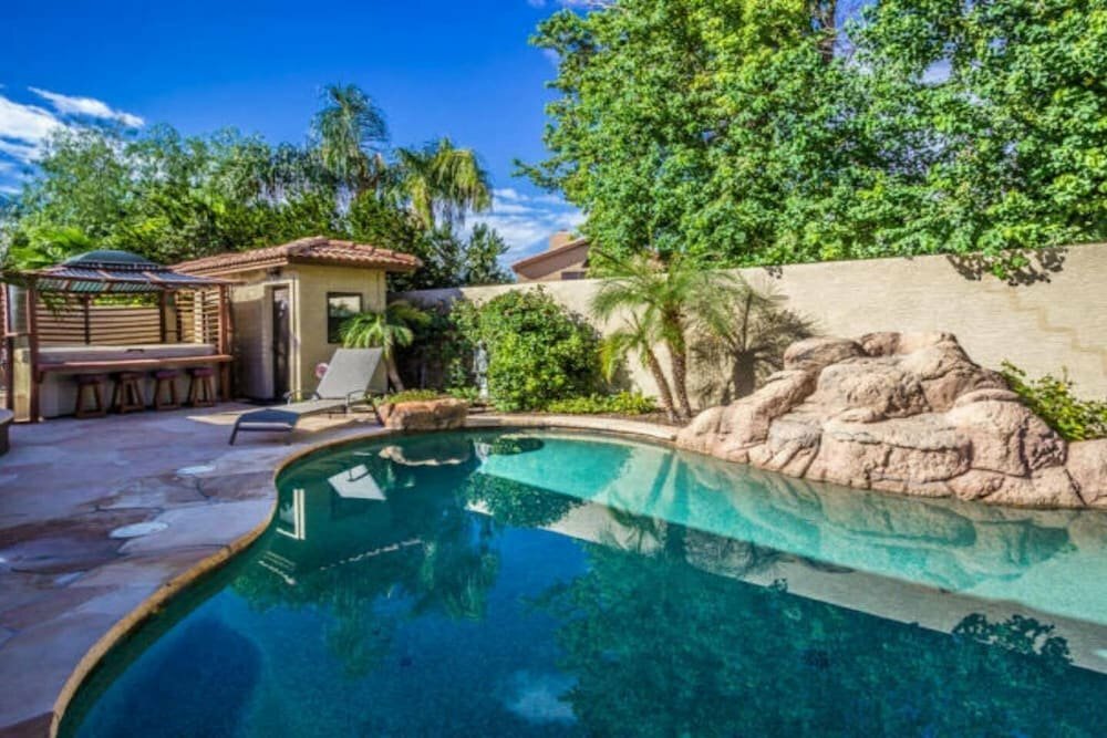 Hotel Luxury Scottsdale Home W/pool and Hot Tub!, Phoenix, photo