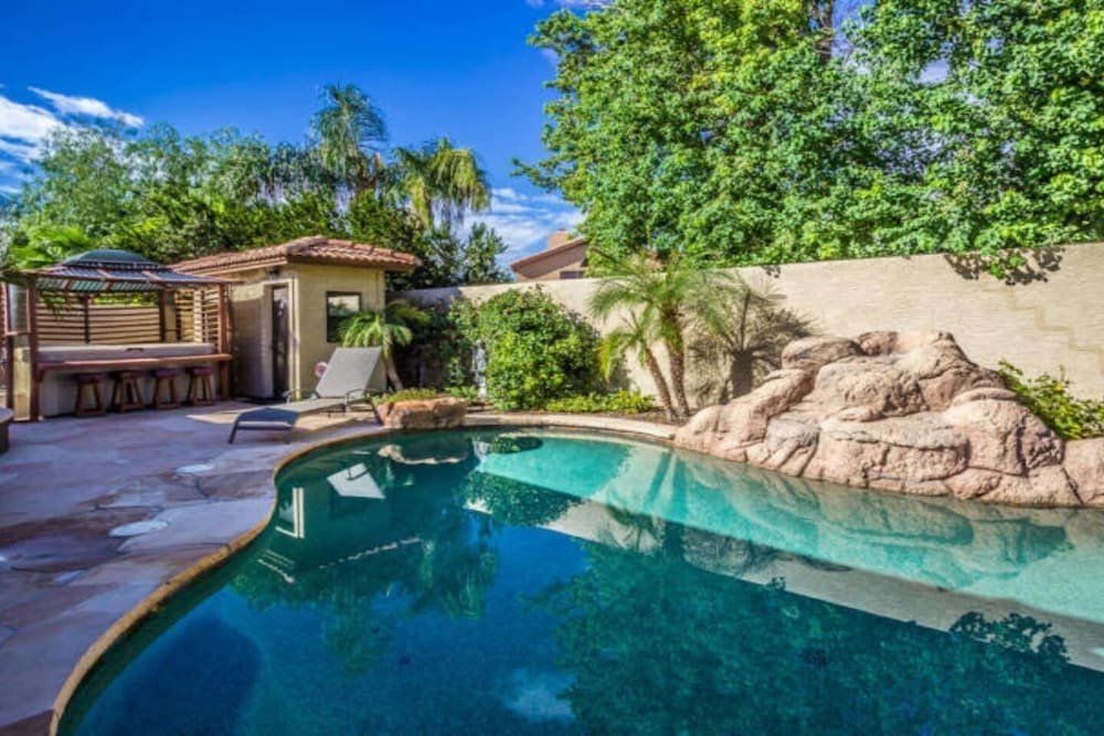 Фото Luxury Scottsdale Home W/pool and Hot Tub!