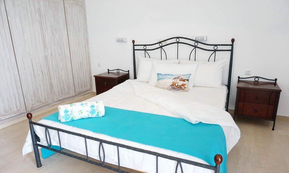 Фото Yialos Studios