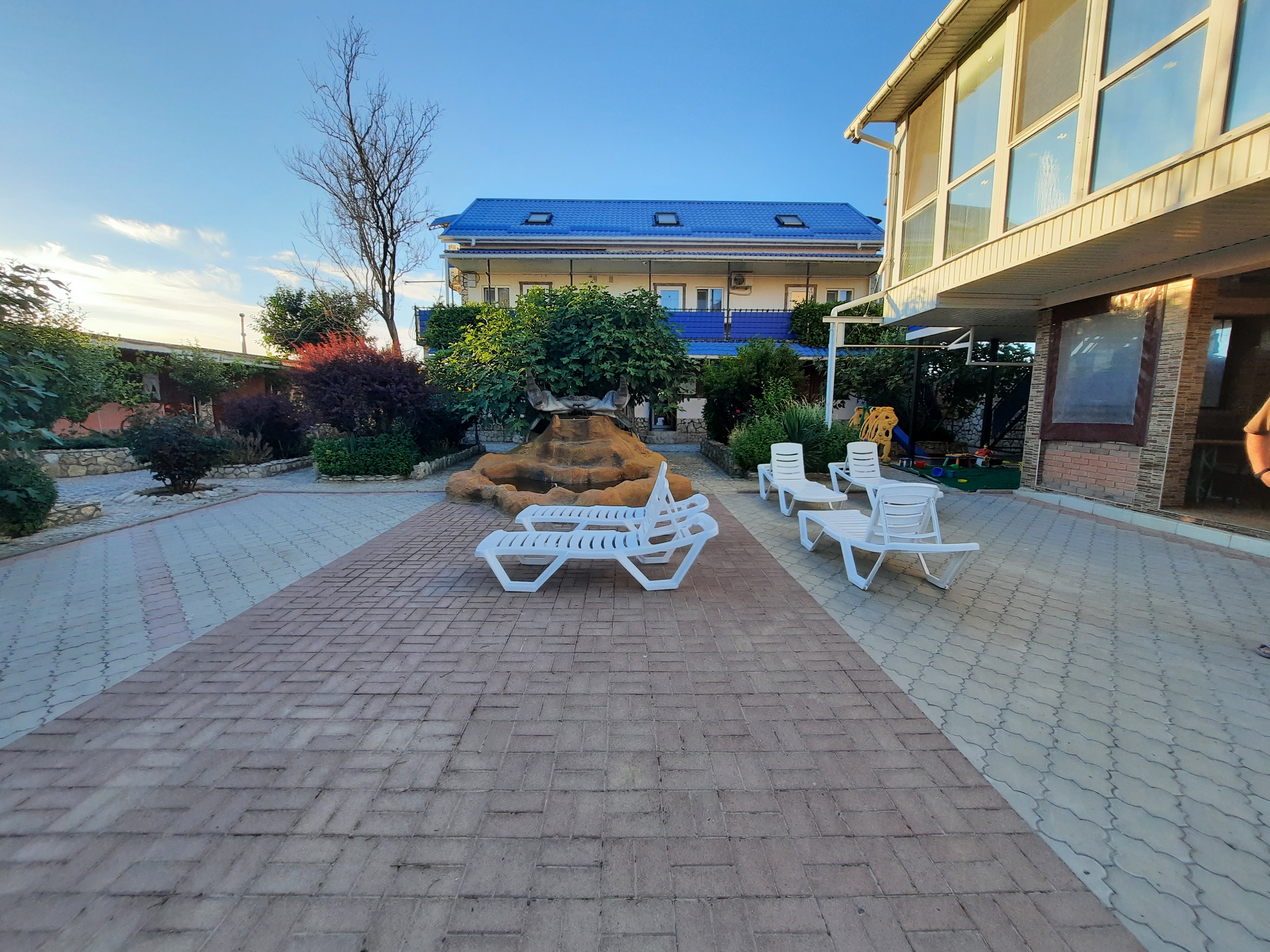 Фото отеля 2