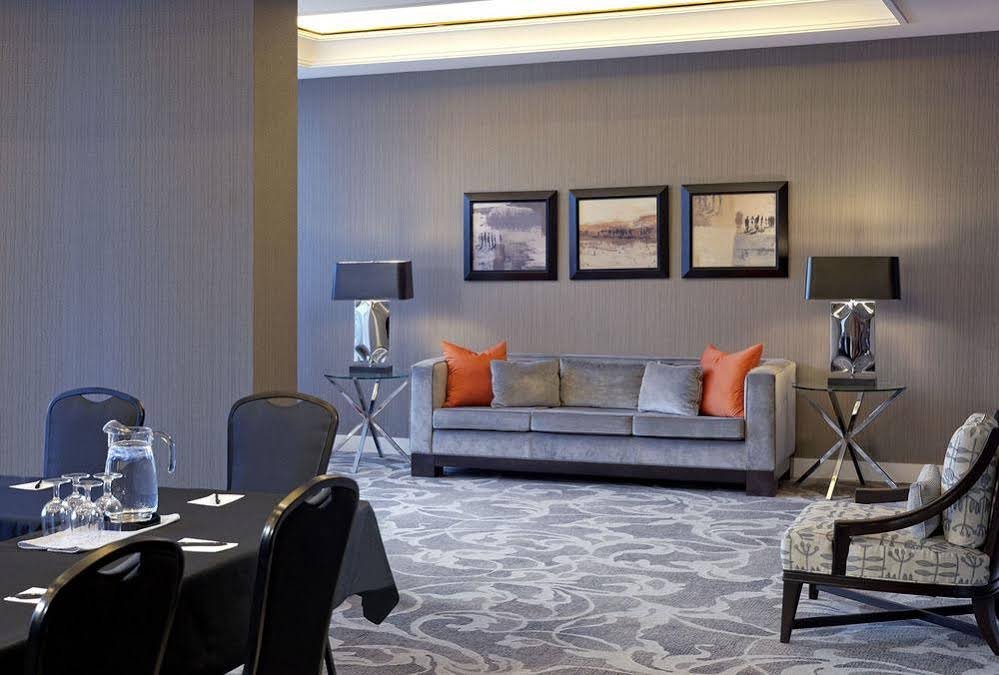 Фото Cambridge Suites Toronto