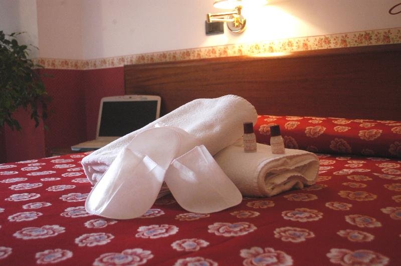 Фото Hotel Iris Crillon