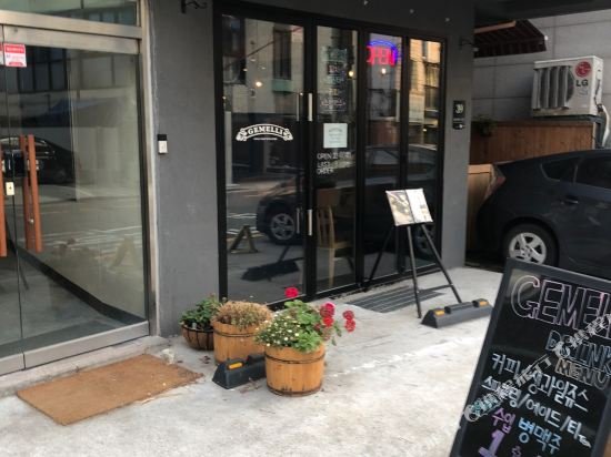 Фото Sinsa Residence and Guesthouse