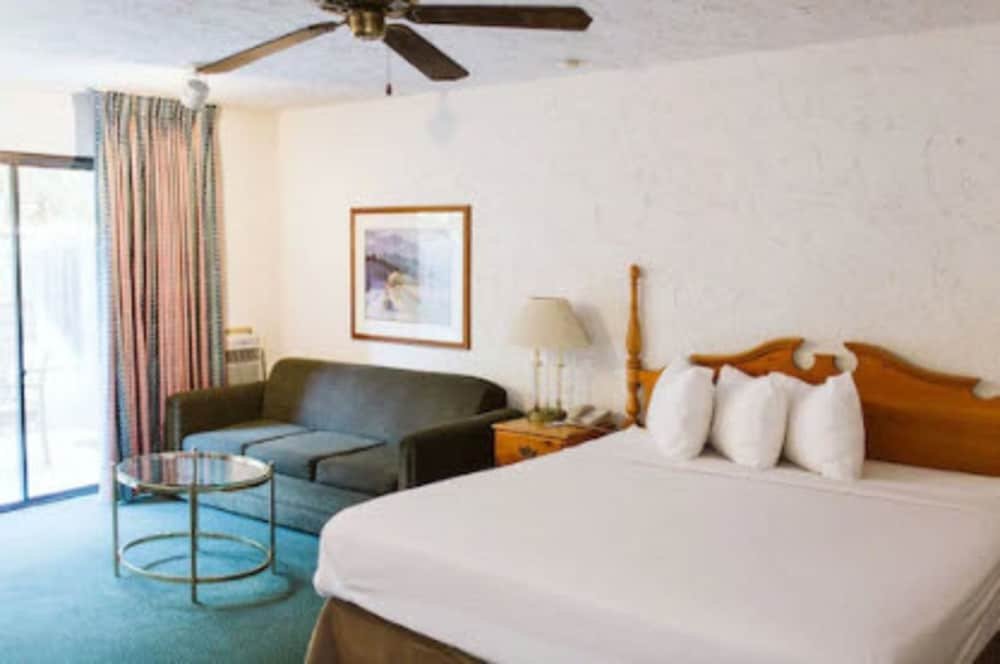 Фото Channel Islands Inn