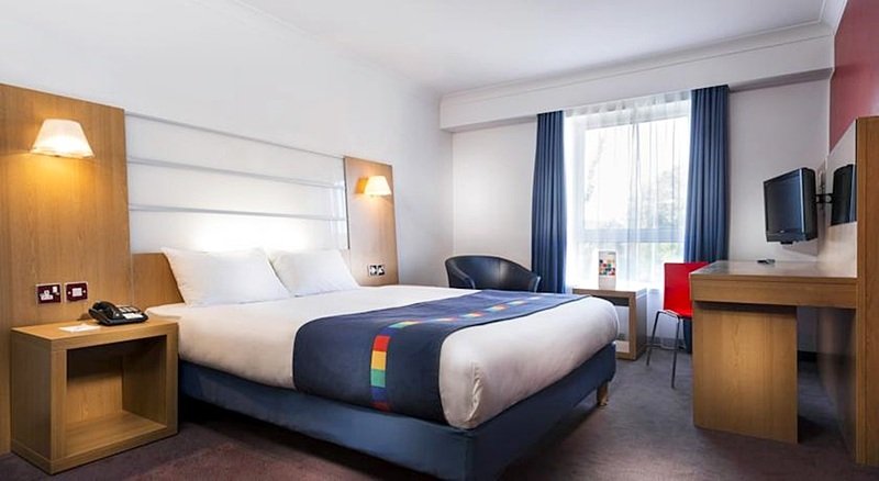 Фото Mercure Cardiff North Hotel