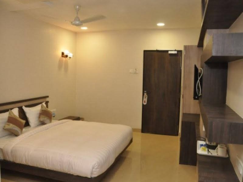 Фото Oyo 4155 Hotel The Sudesh