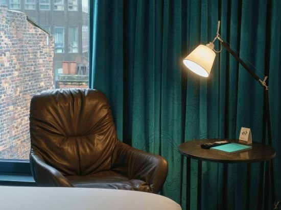 Фото Motel One Linz - Hauptplatz