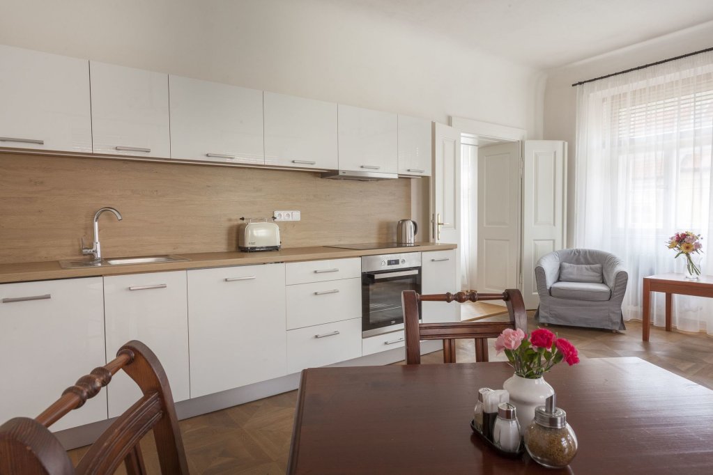 Фото Hotel At the Golden Scissors